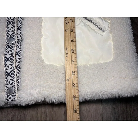Levis Sherpa Fleece Jacket Cream Off White Geometric Trim Zip Up Womens Small - Picture 10 of 13